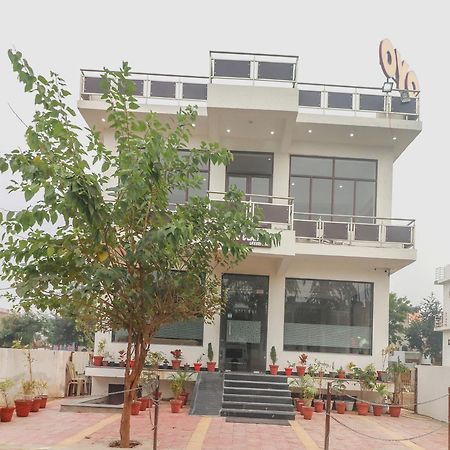 Hotel O Taj Classic Tājganj Exteriör bild