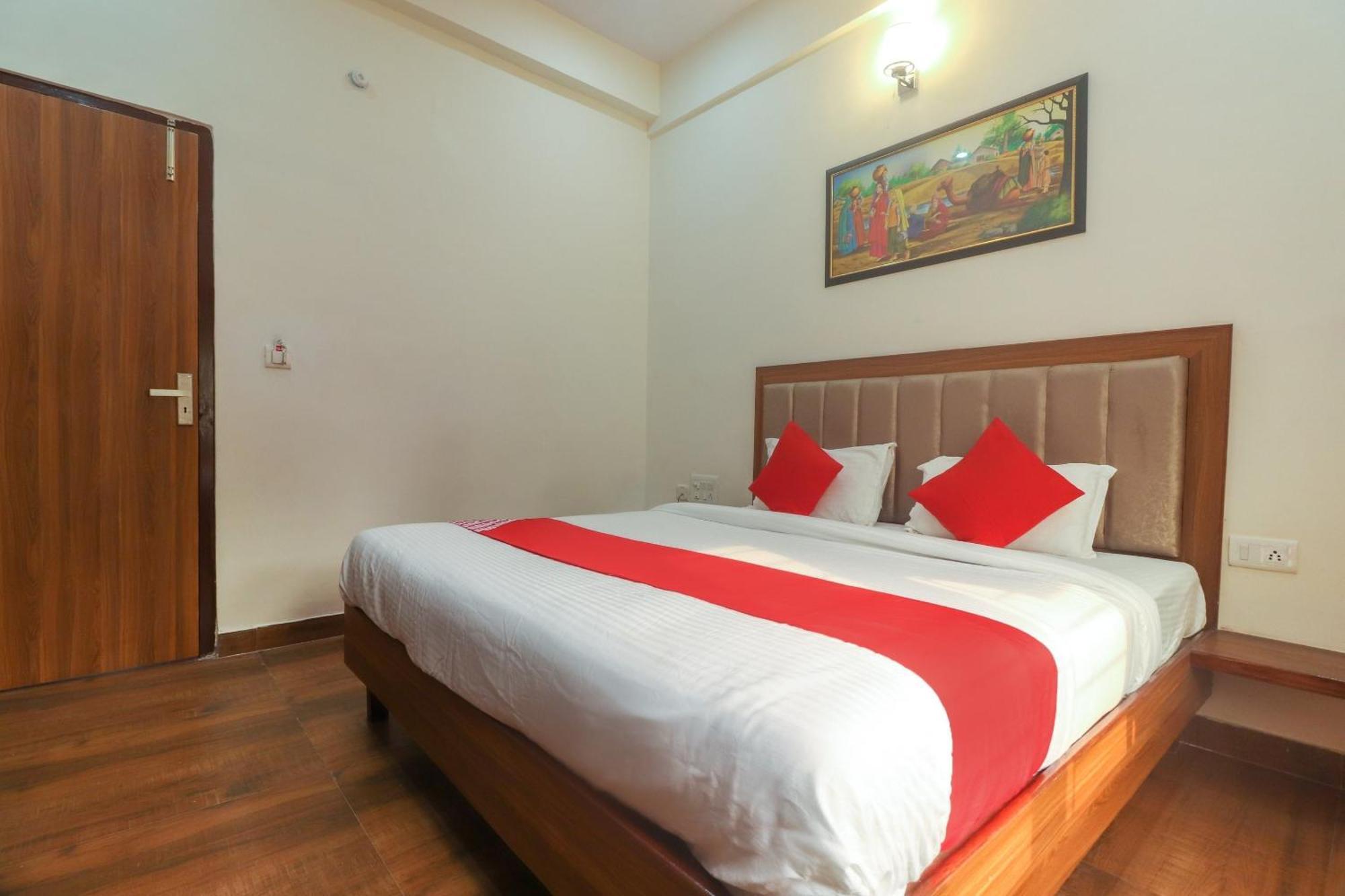 Hotel O Taj Classic Tājganj Exteriör bild