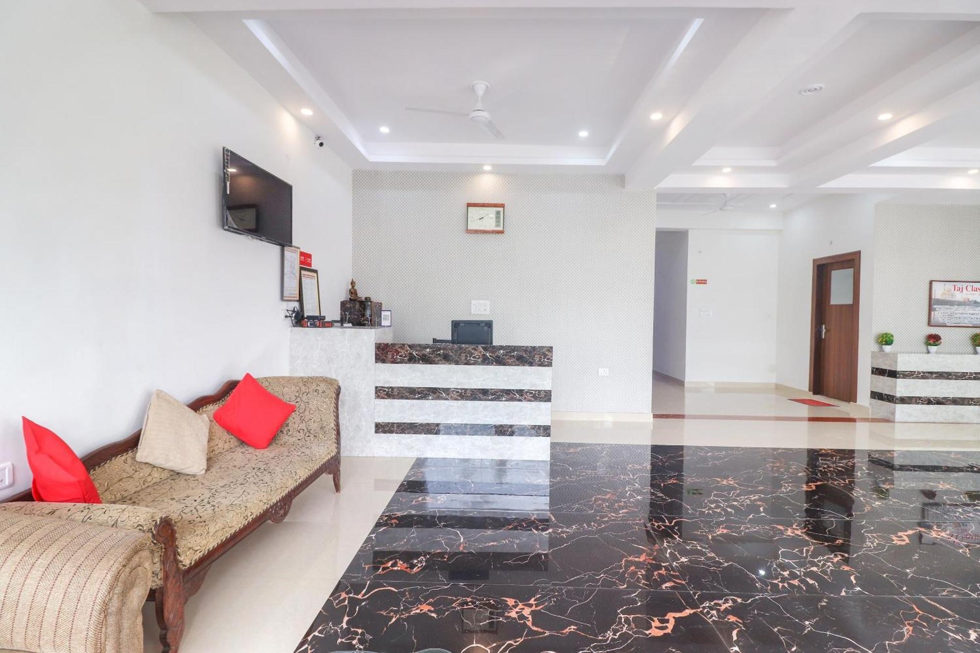 Hotel O Taj Classic Tājganj Exteriör bild